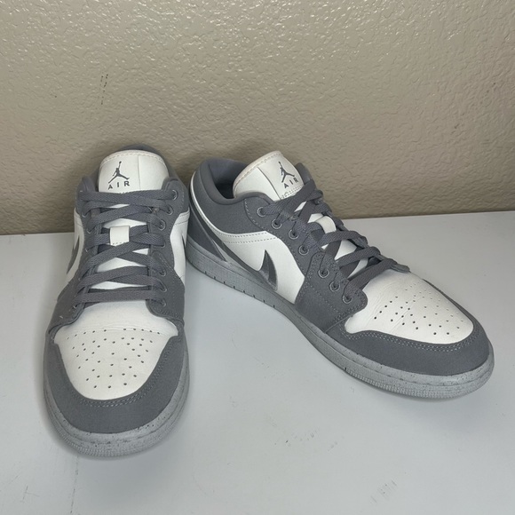 Air Jordan 1 Low SE Sneakers - Picture 2 of 6